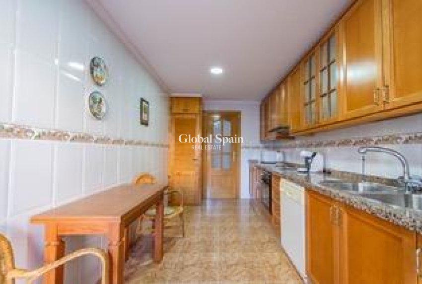 Wederverkoop - APPARTEMENT -
TORREVIEJA - Playa del Cura