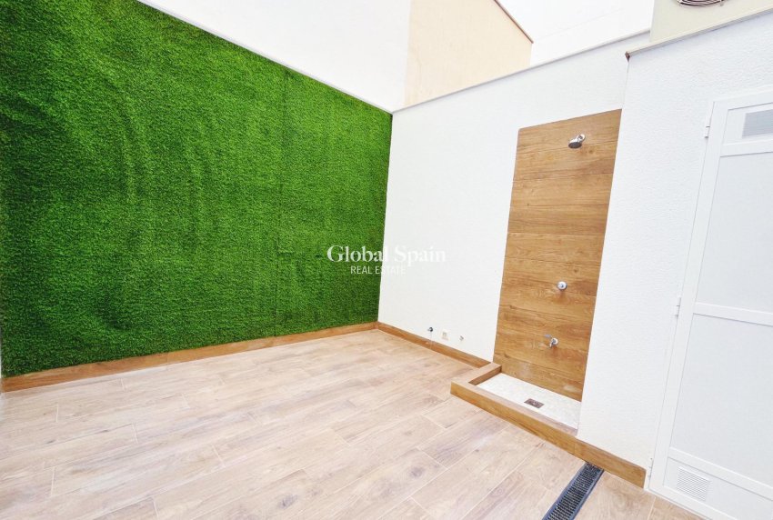Wederverkoop - APPARTEMENT -
TORREVIEJA - Playa del Cura