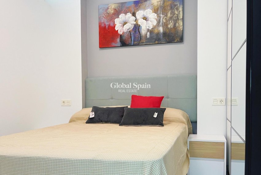 Wederverkoop - APPARTEMENT -
TORREVIEJA - Playa del Cura