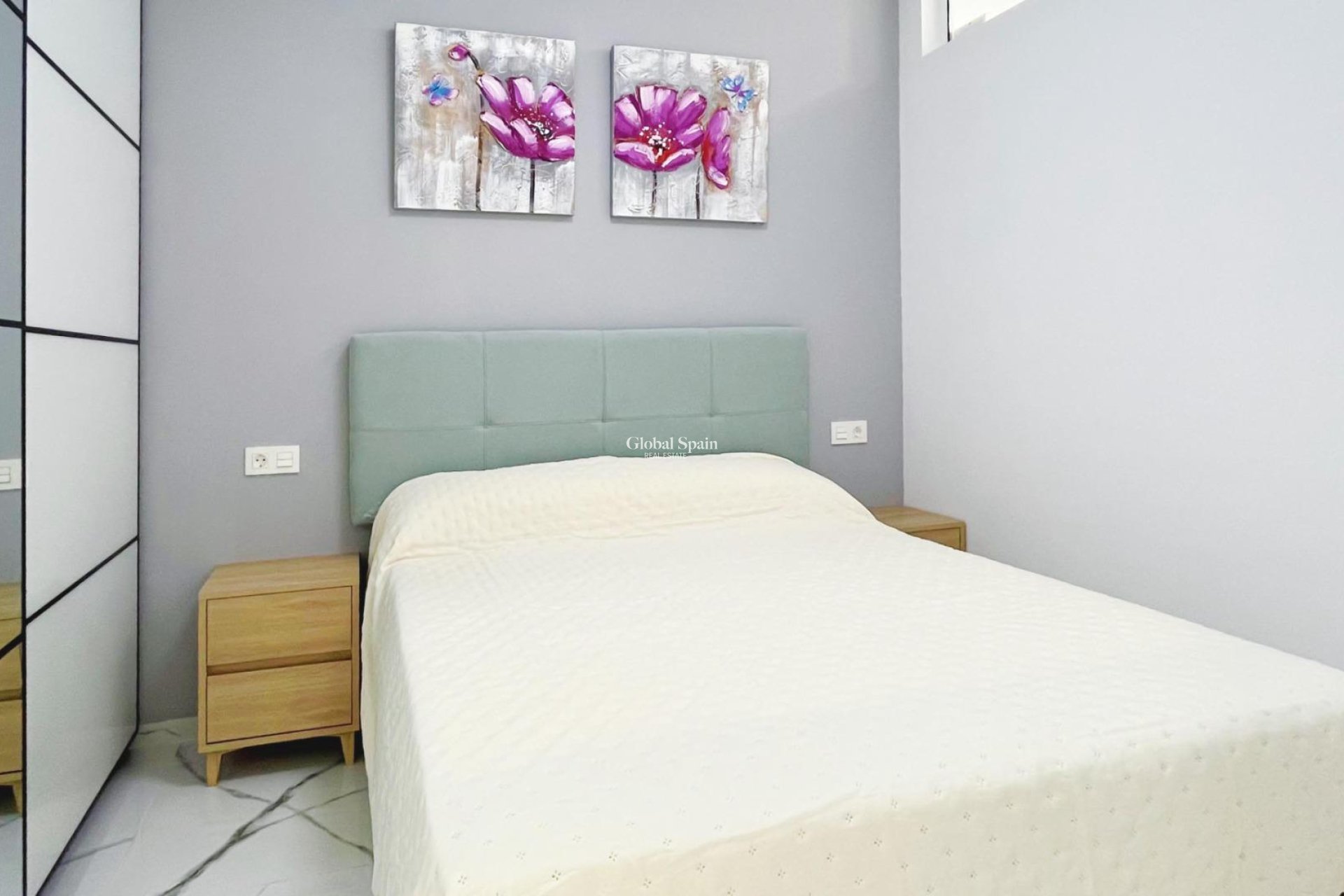 Wederverkoop - APPARTEMENT -
TORREVIEJA - Playa del Cura