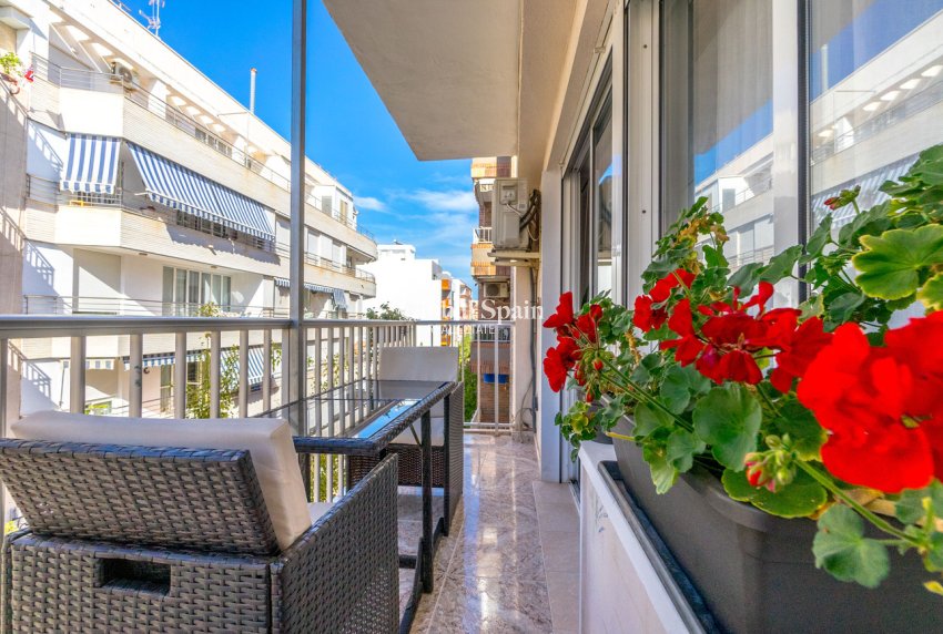 Wederverkoop - APPARTEMENT -
TORREVIEJA - Playa del Cura