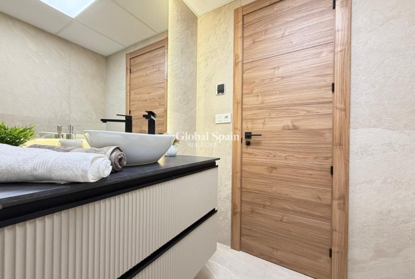Wederverkoop - APPARTEMENT -
TORREVIEJA - Playa del Cura