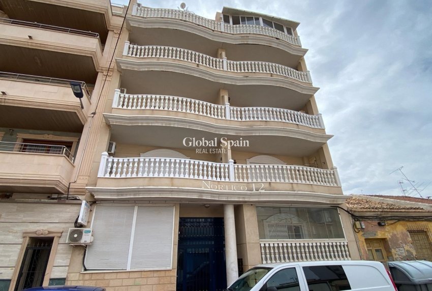 Wederverkoop - APPARTEMENT -
TORREVIEJA - Playa del Cura