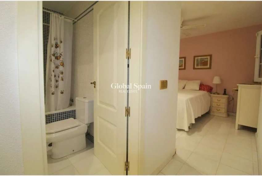 Wederverkoop - APPARTEMENT -
TORREVIEJA - Playa del Cura