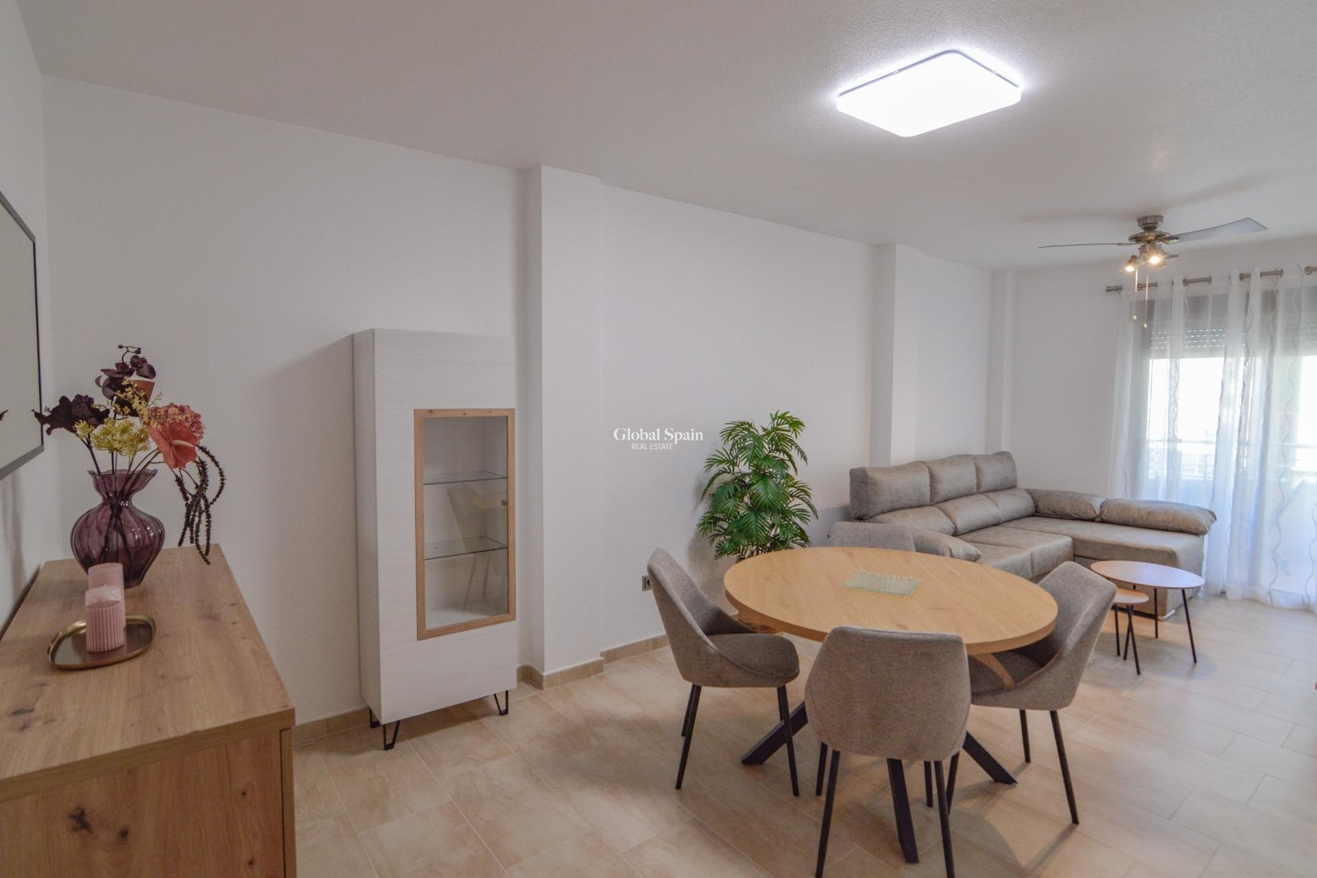 Wederverkoop - APPARTEMENT -
TORREVIEJA - Playa del Cura