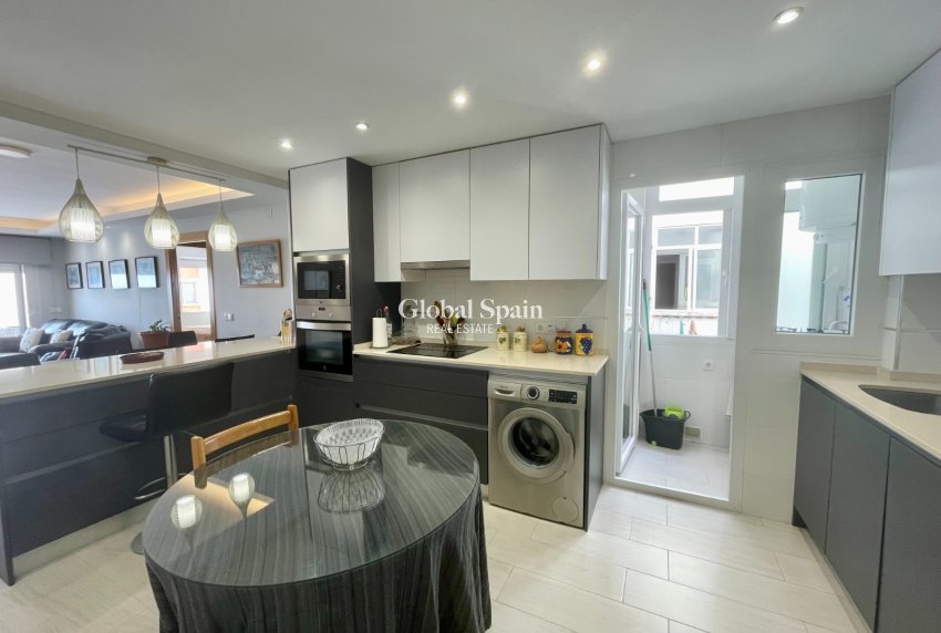 Wederverkoop - APPARTEMENT -
TORREVIEJA - Playa del Cura