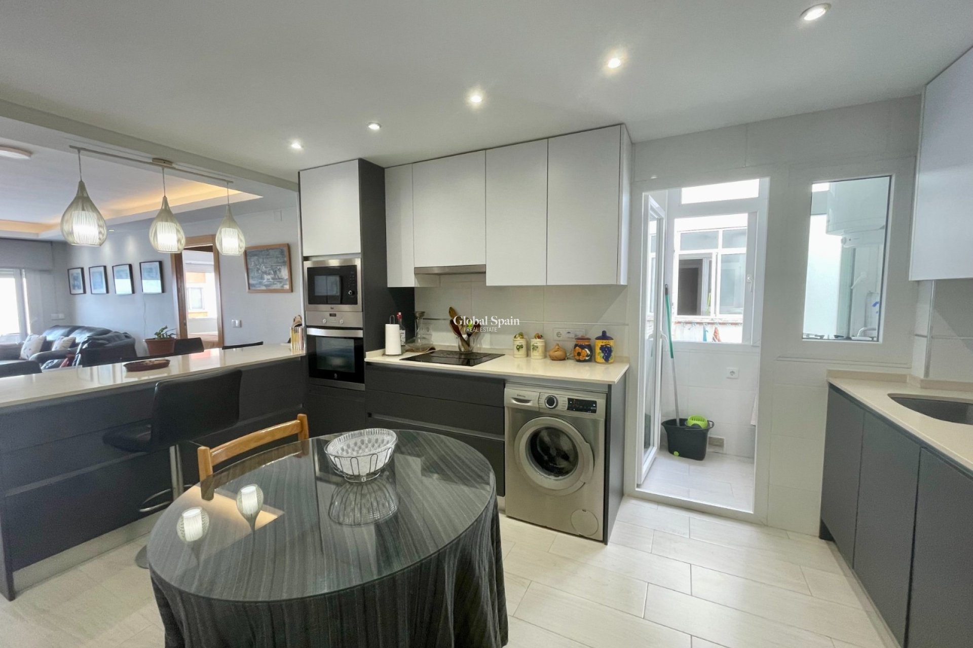 Wederverkoop - APPARTEMENT -
TORREVIEJA - Playa del Cura