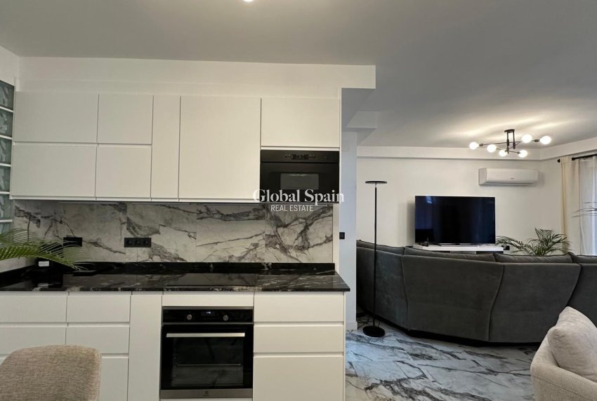 Wederverkoop - APPARTEMENT -
TORREVIEJA - Playa del Cura