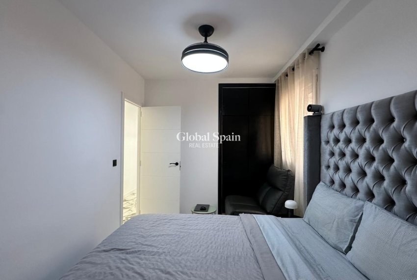 Wederverkoop - APPARTEMENT -
TORREVIEJA - Playa del Cura