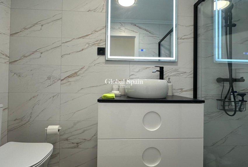 Wederverkoop - APPARTEMENT -
TORREVIEJA - Playa del Cura