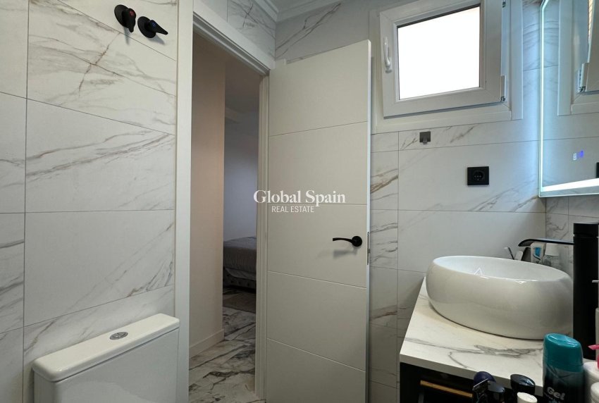 Wederverkoop - APPARTEMENT -
TORREVIEJA - Playa del Cura