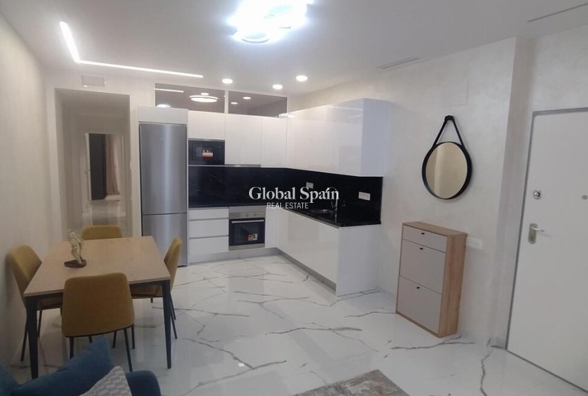 Wederverkoop - APPARTEMENT -
TORREVIEJA - Playa del Cura