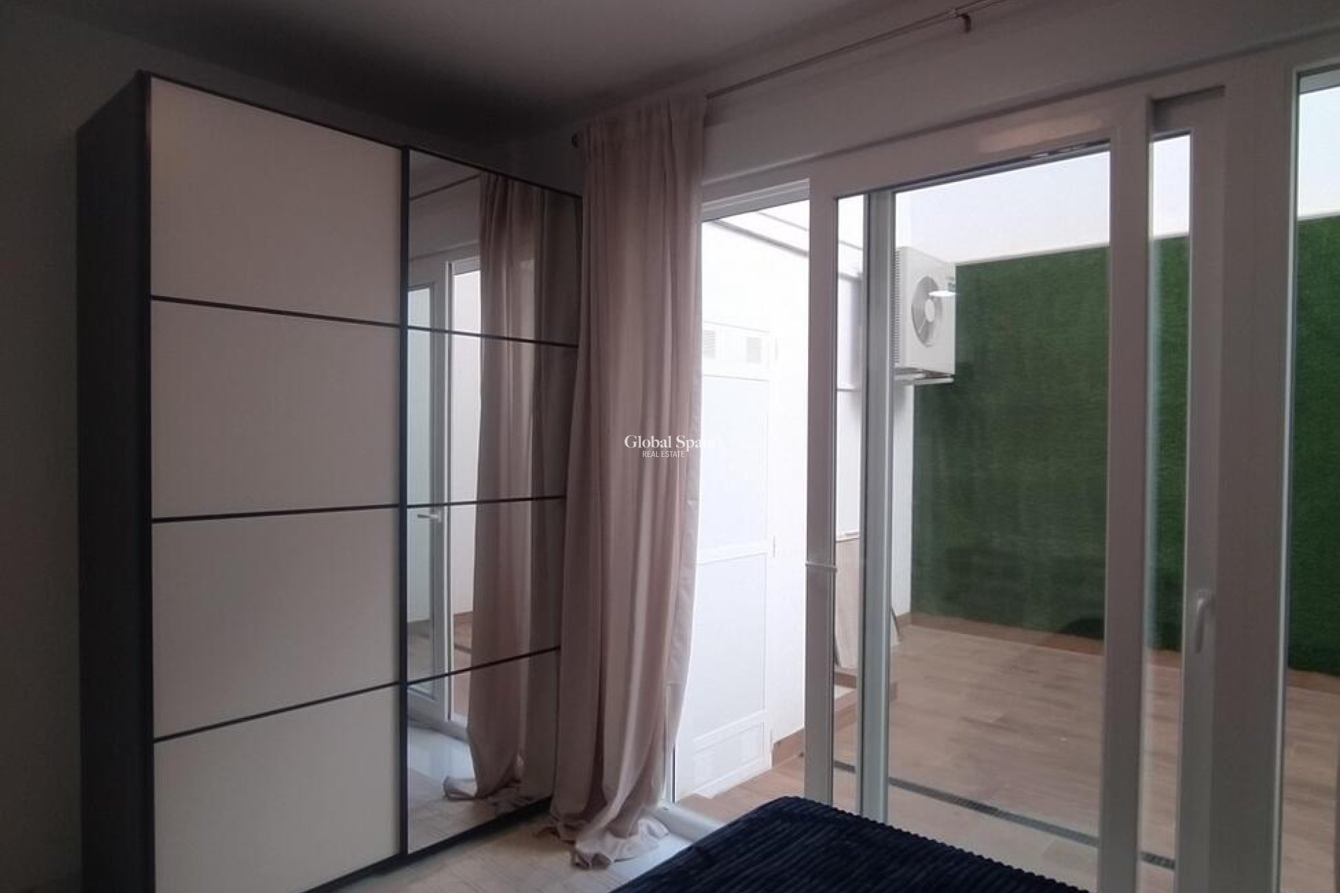 Wederverkoop - APPARTEMENT -
TORREVIEJA - Playa del Cura