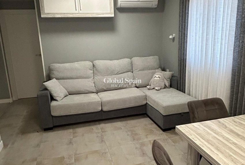 Wederverkoop - APPARTEMENT -
TORREVIEJA - Playa del Cura