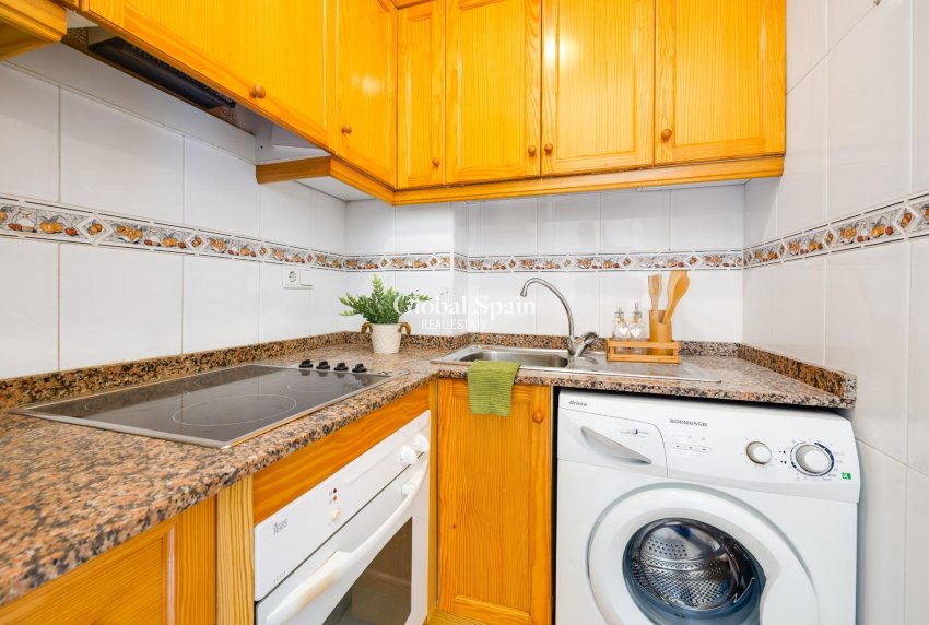 Wederverkoop - APPARTEMENT -
TORREVIEJA - Playa del Cura