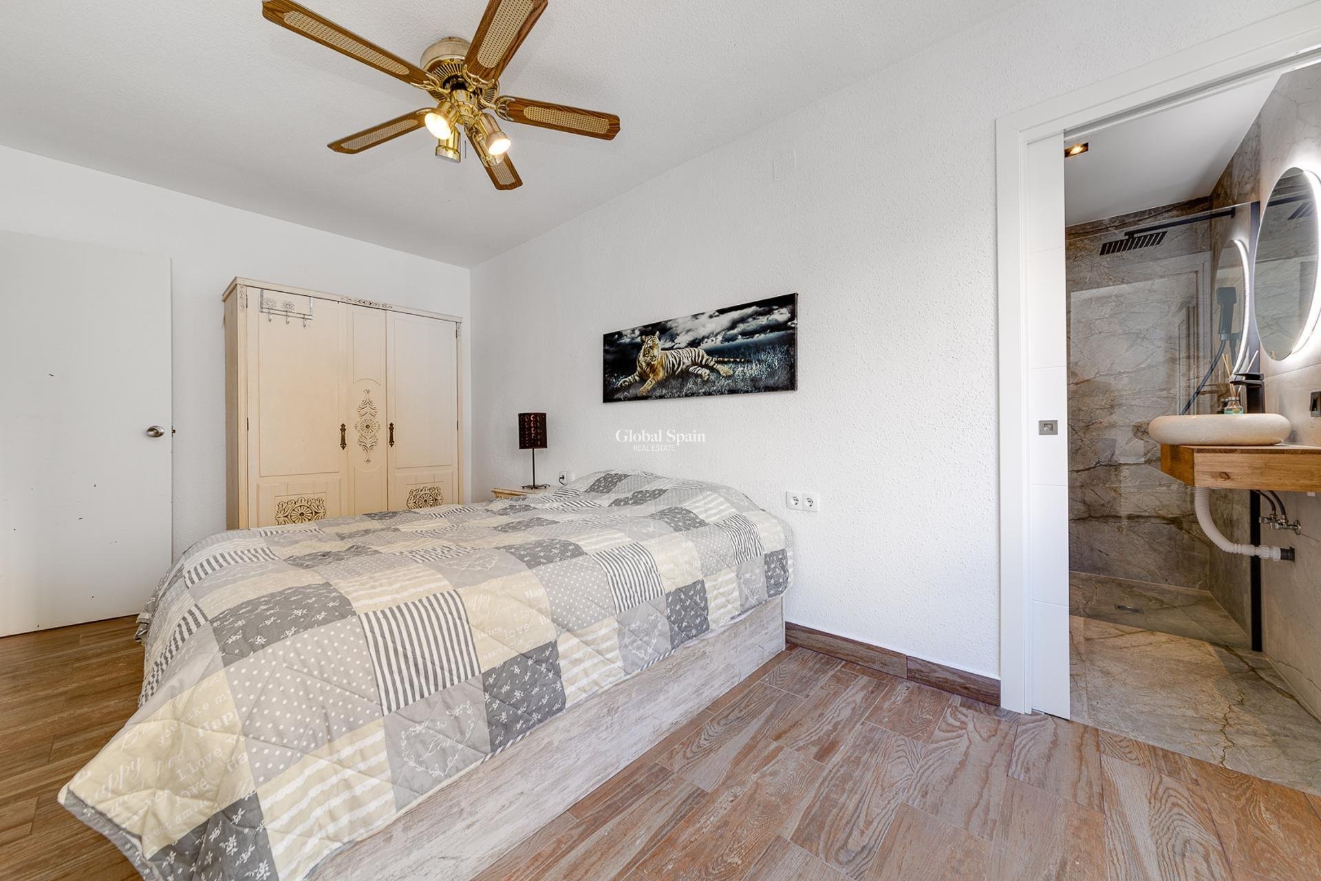 Wederverkoop - APPARTEMENT -
TORREVIEJA - Playa del Cura