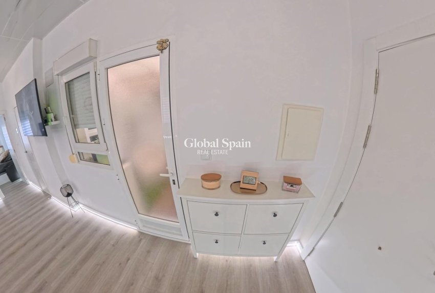 Wederverkoop - APPARTEMENT -
TORREVIEJA - Playa del Cura