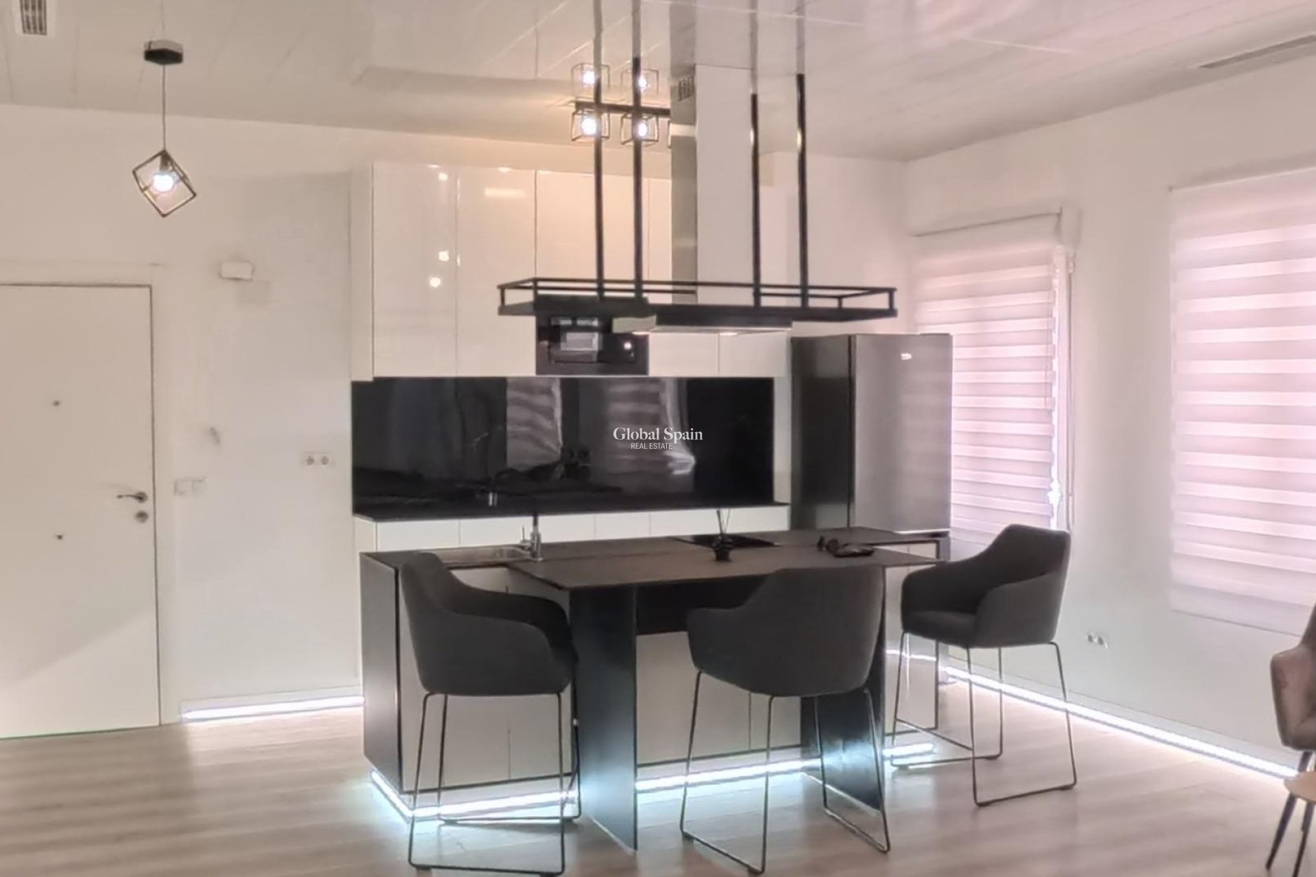 Wederverkoop - APPARTEMENT -
TORREVIEJA - Playa del Cura