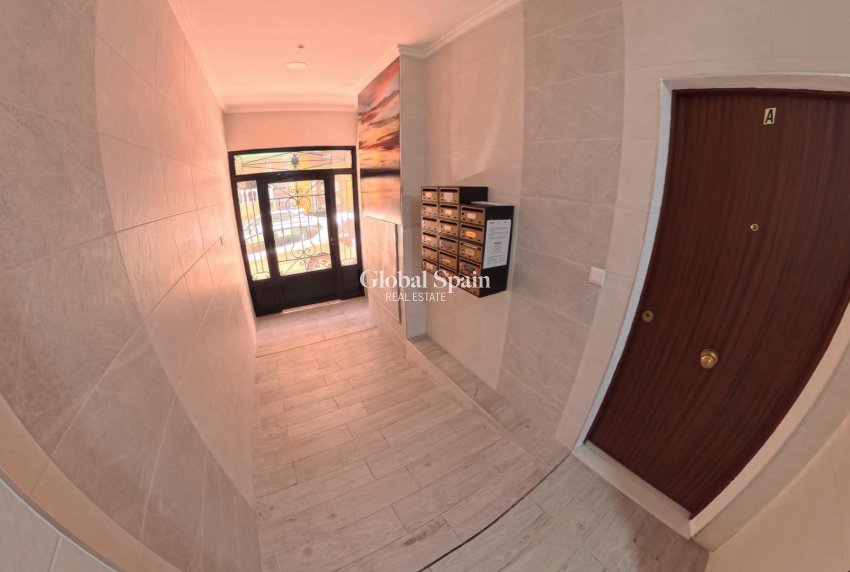 Wederverkoop - APPARTEMENT -
TORREVIEJA - Playa del Cura