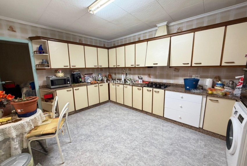 Wederverkoop - APPARTEMENT -
TORREVIEJA - Playa del Cura