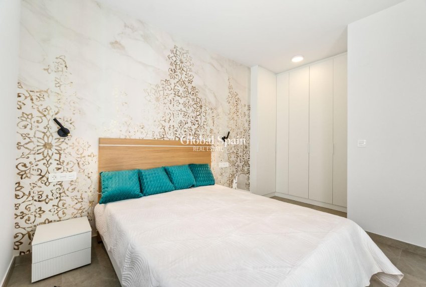 Wederverkoop - APPARTEMENT -
TORREVIEJA - Playa del Cura