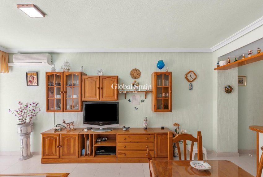 Wederverkoop - APPARTEMENT -
TORREVIEJA - Playa del cura