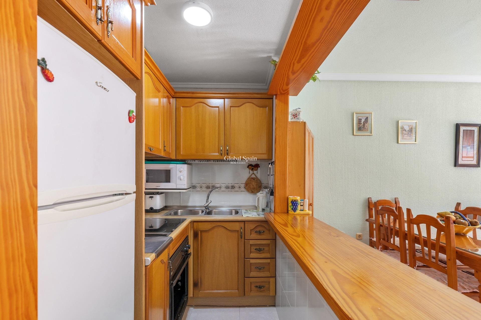 Wederverkoop - APPARTEMENT -
TORREVIEJA - Playa del cura