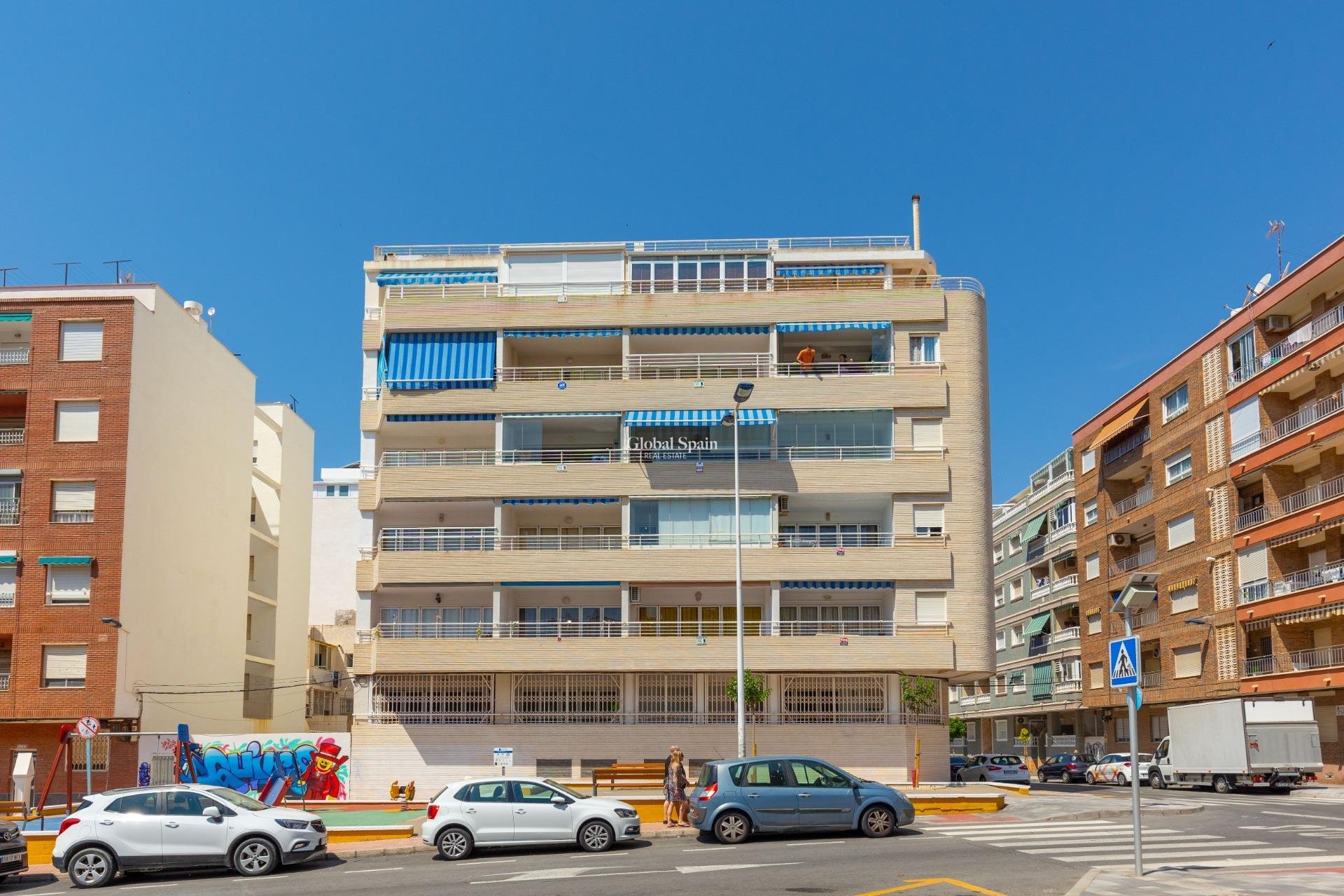 Wederverkoop - APPARTEMENT -
TORREVIEJA - Playa del cura