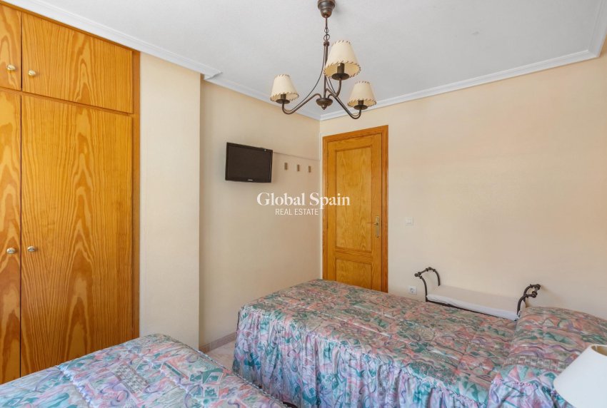 Wederverkoop - APPARTEMENT -
TORREVIEJA - Playa del cura