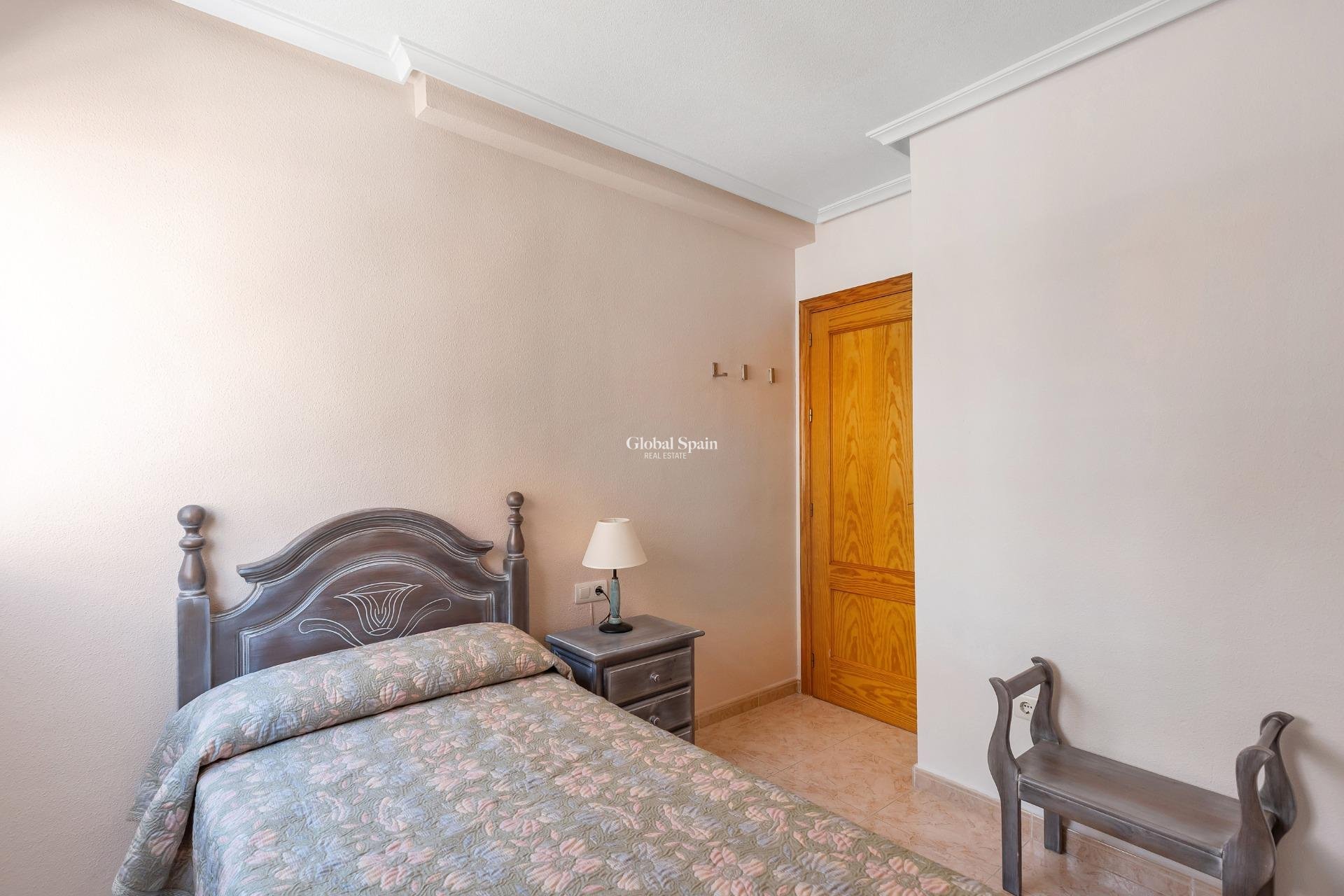 Wederverkoop - APPARTEMENT -
TORREVIEJA - Playa del cura