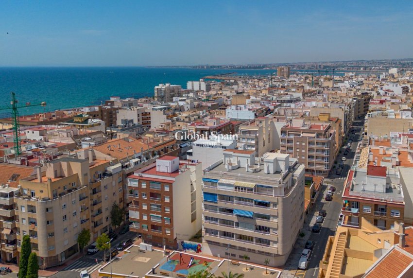 Wederverkoop - APPARTEMENT -
TORREVIEJA - Playa del cura