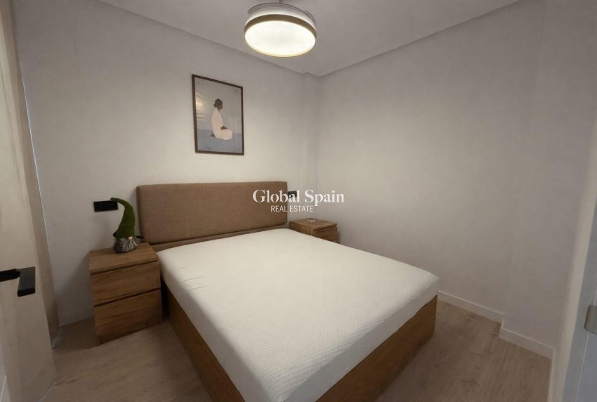 Wederverkoop - APPARTEMENT -
TORREVIEJA - Playa del Cura