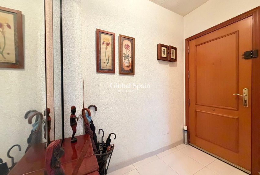 Wederverkoop - APPARTEMENT -
TORREVIEJA - Playa del Cura