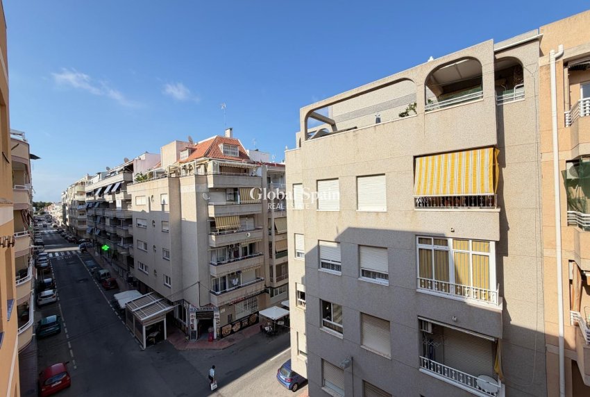 Wederverkoop - APPARTEMENT -
TORREVIEJA - Playa del Cura