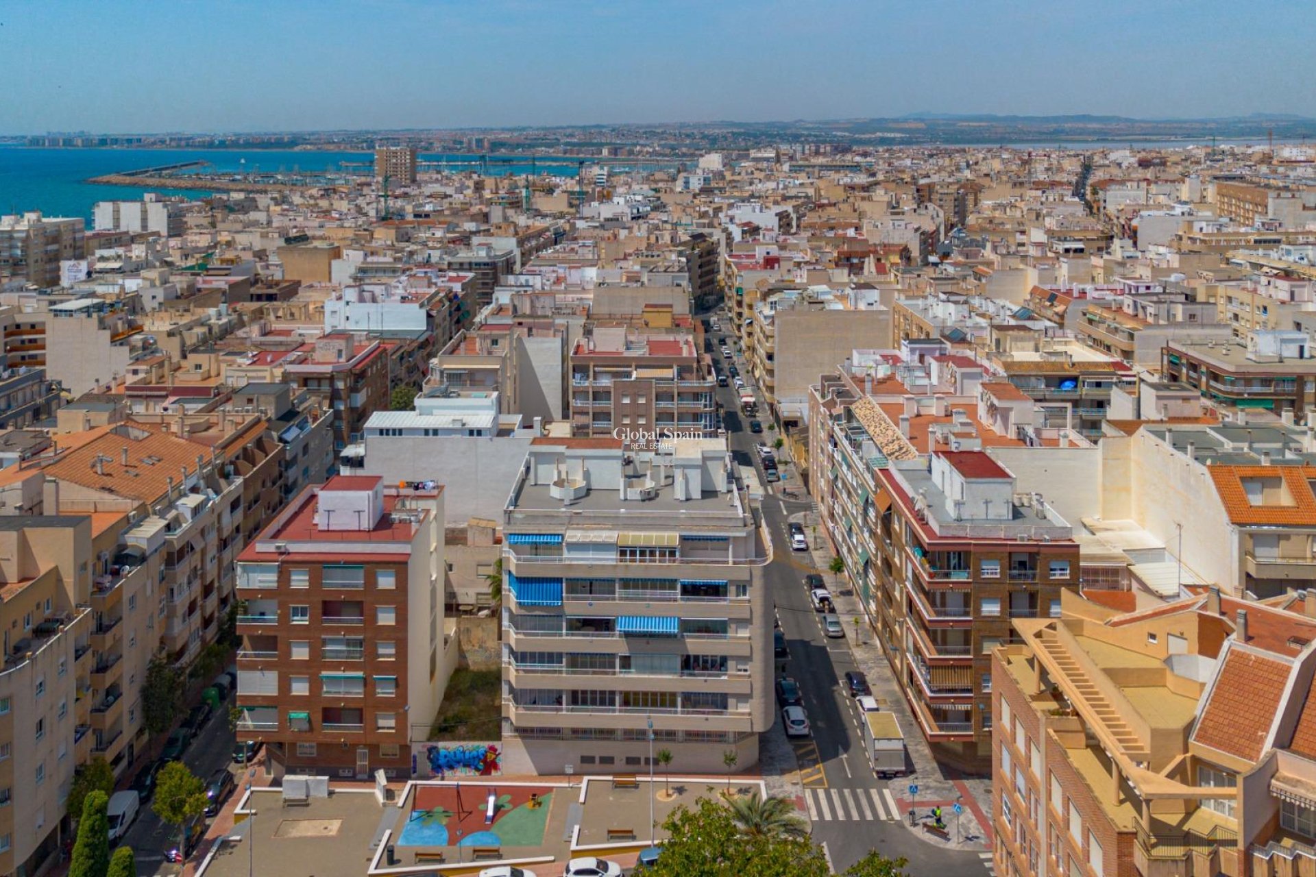 Wederverkoop - APPARTEMENT -
TORREVIEJA - Playa del cura