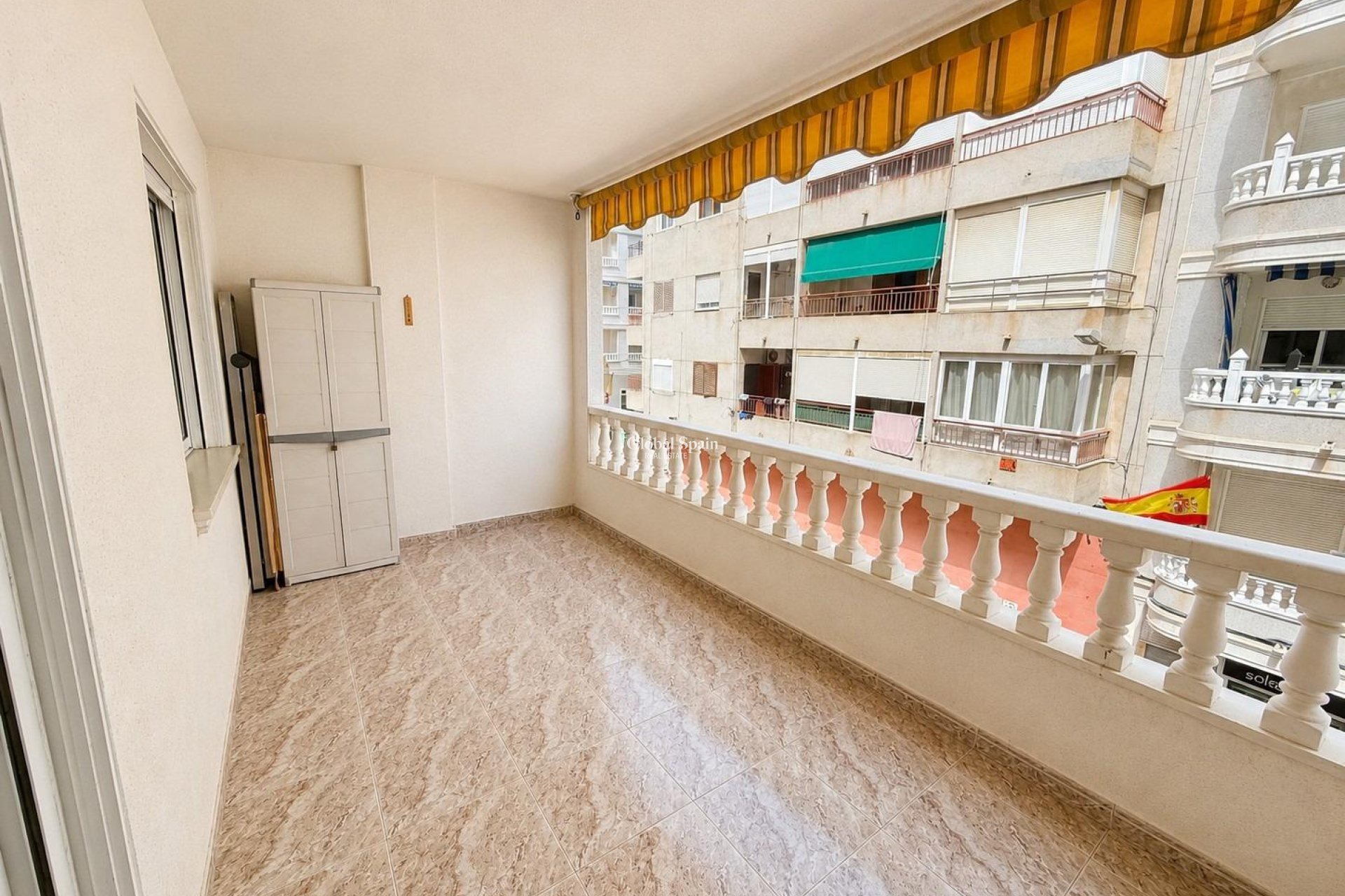 Wederverkoop - APPARTEMENT -
TORREVIEJA - Playa del cura