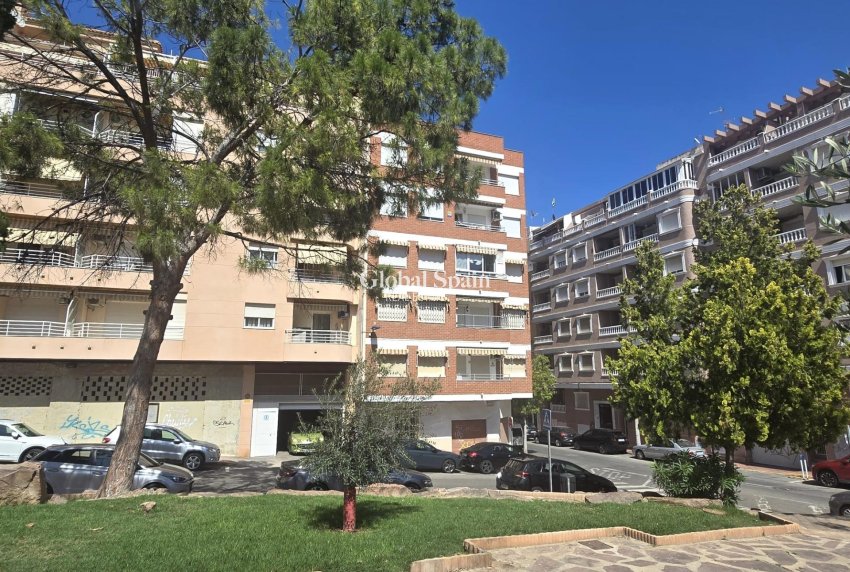 Wederverkoop - APPARTEMENT -
TORREVIEJA - Playa del Cura