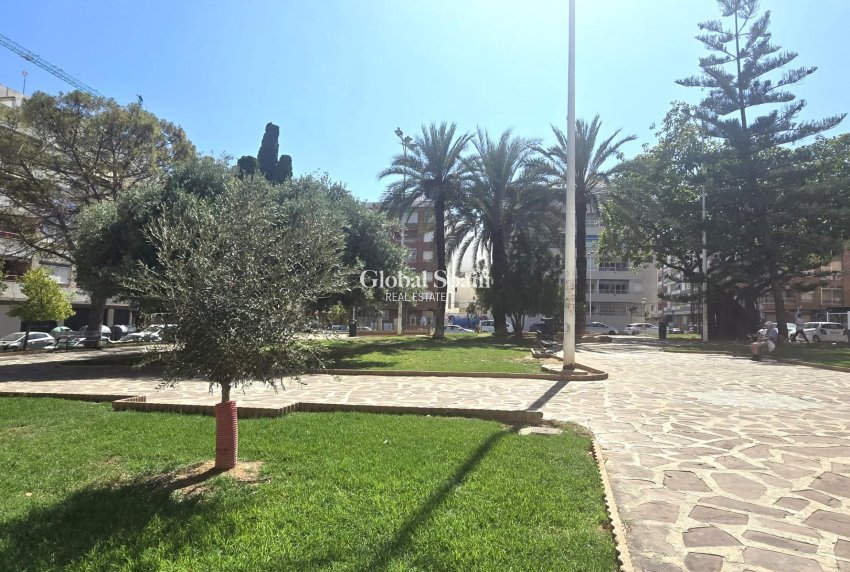 Wederverkoop - APPARTEMENT -
TORREVIEJA - Playa del Cura