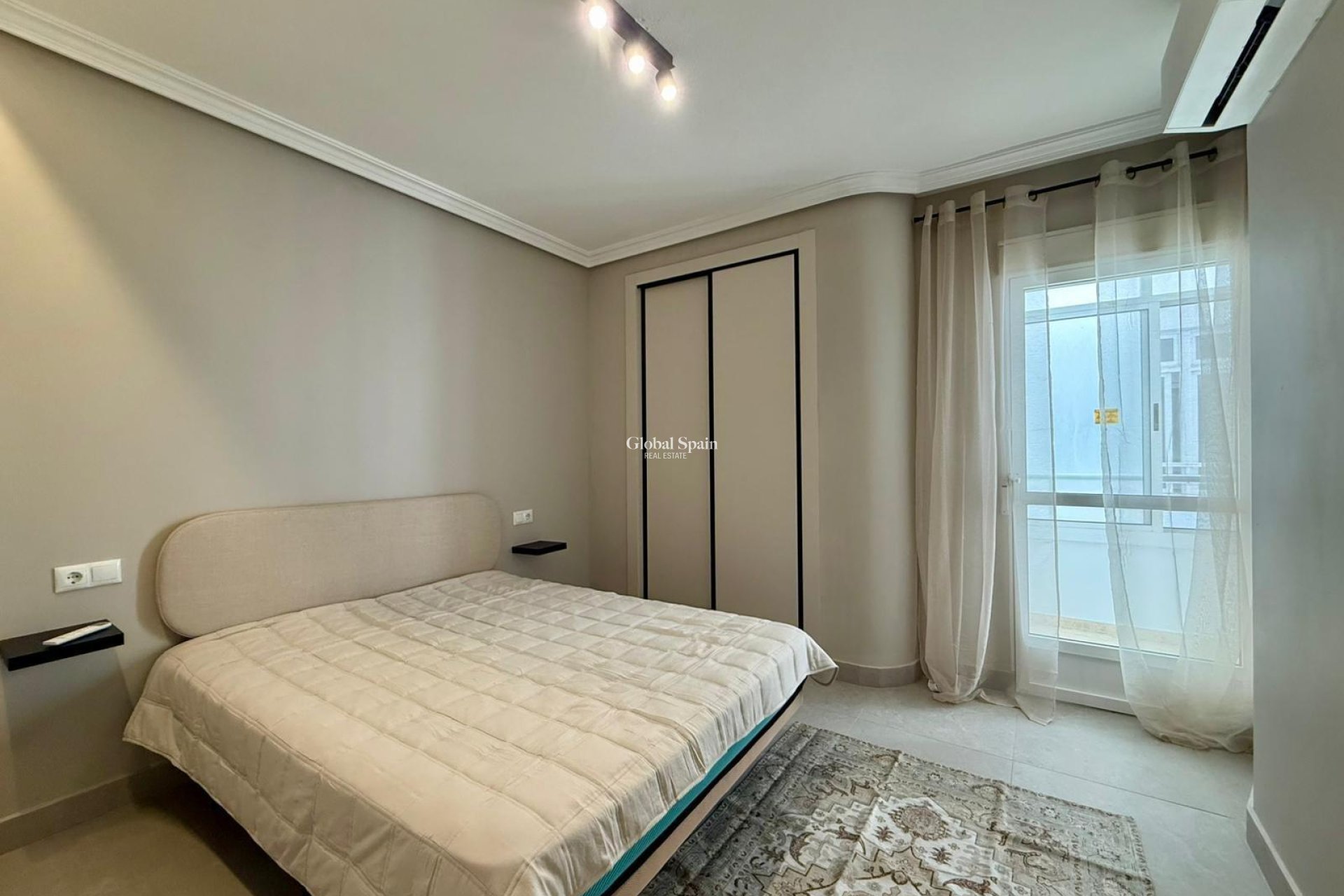 Wederverkoop - APPARTEMENT -
TORREVIEJA - Playa del Cura