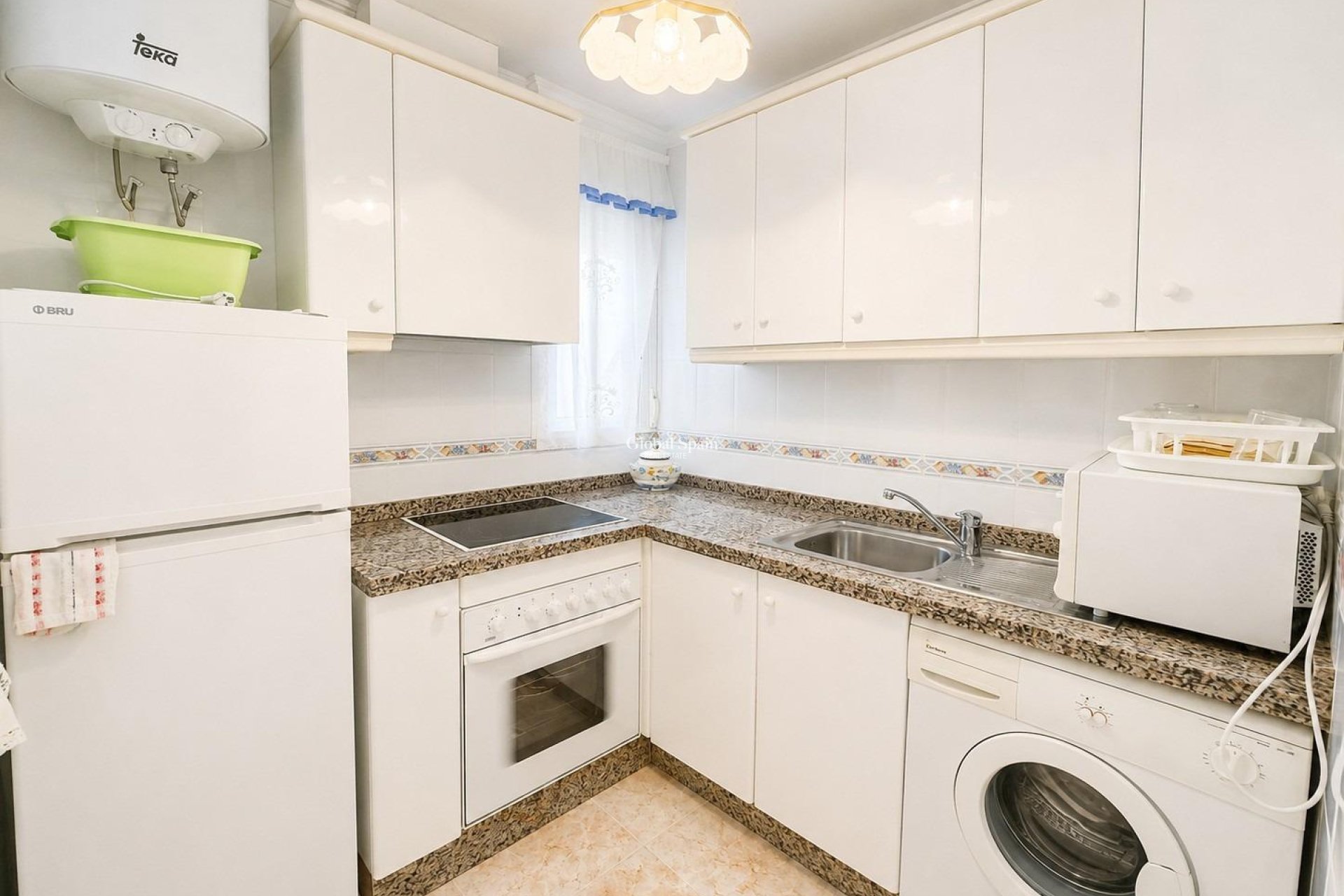 Wederverkoop - APPARTEMENT -
TORREVIEJA - Playa del cura