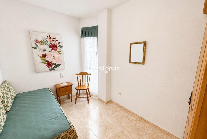 Wederverkoop - APPARTEMENT -
TORREVIEJA - Playa del cura
