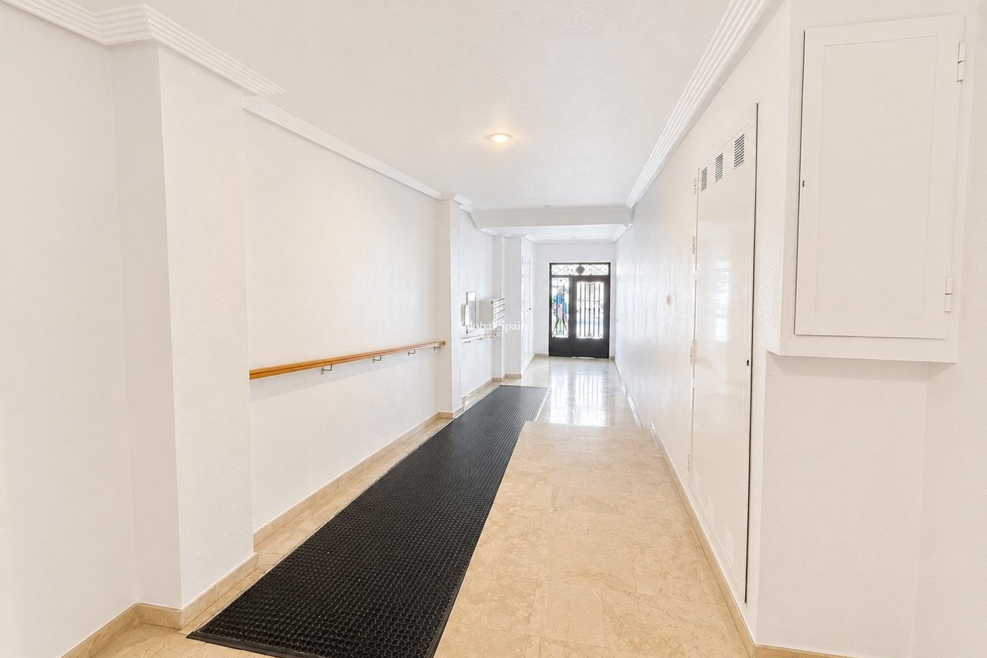 Wederverkoop - APPARTEMENT -
TORREVIEJA - Playa del cura