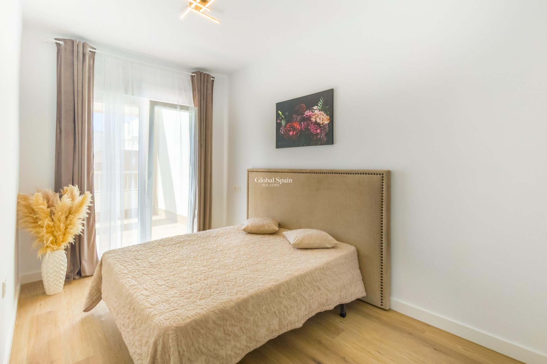 Wederverkoop - APPARTEMENT -
TORREVIEJA - Playa del Cura