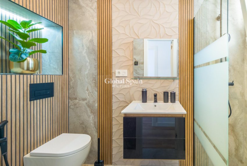 Wederverkoop - APPARTEMENT -
TORREVIEJA - Playa del Cura