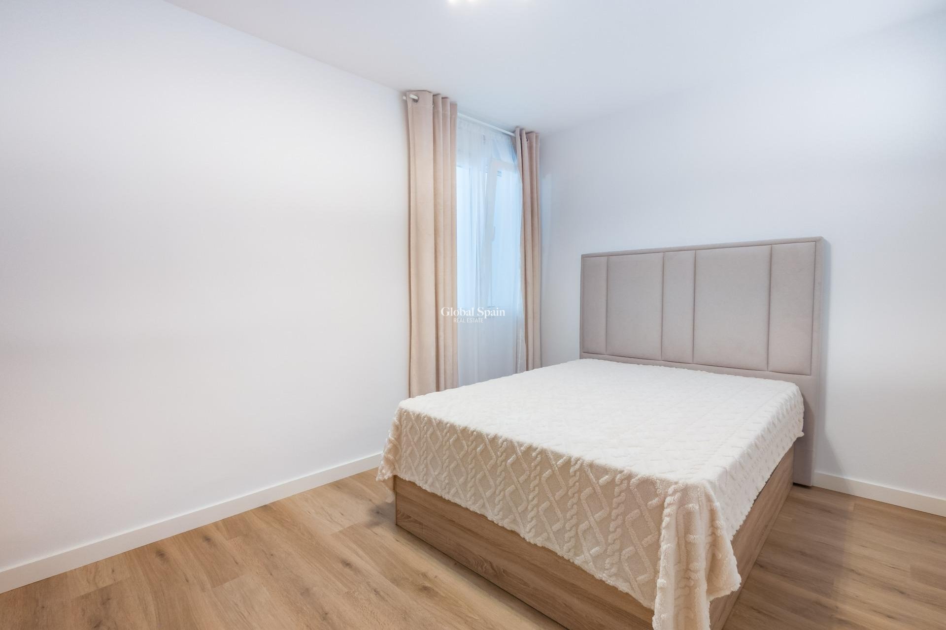 Wederverkoop - APPARTEMENT -
TORREVIEJA - Playa del Cura