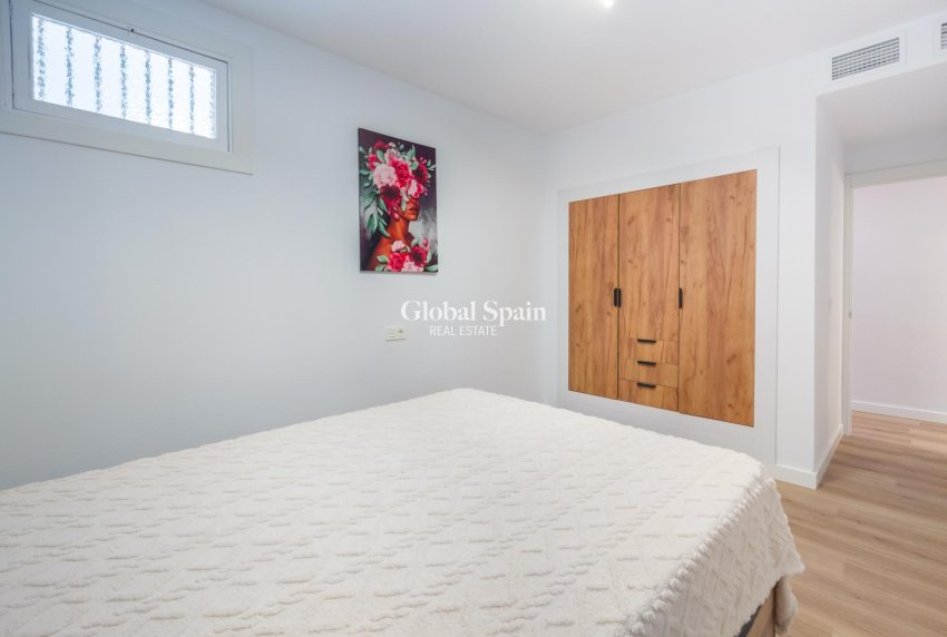 Wederverkoop - APPARTEMENT -
TORREVIEJA - Playa del Cura