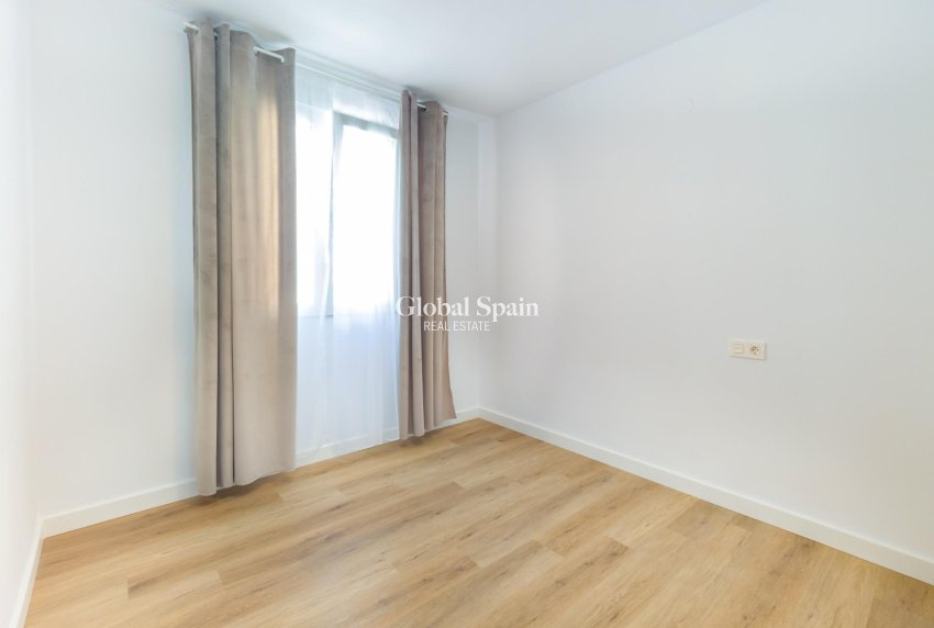 Wederverkoop - APPARTEMENT -
TORREVIEJA - Playa del Cura