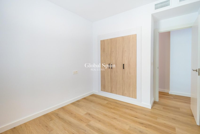 Wederverkoop - APPARTEMENT -
TORREVIEJA - Playa del Cura