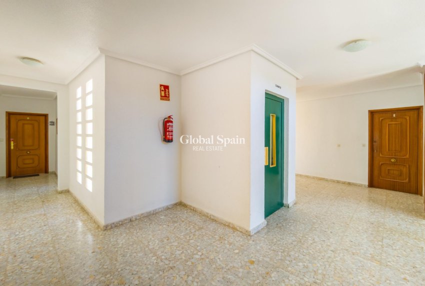 Wederverkoop - APPARTEMENT -
TORREVIEJA - Playa del Cura