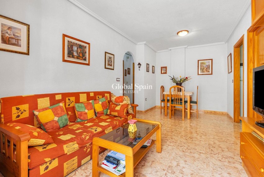 Wederverkoop - APPARTEMENT -
TORREVIEJA - Playa del cura